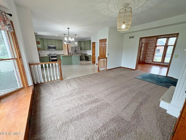 1404 Muirfield Drive, Bowling Green, OH 43402