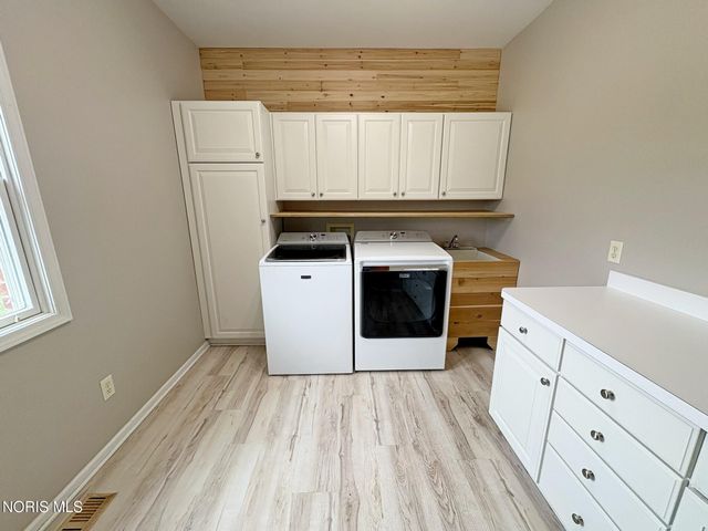 1404 Muirfield Drive, Bowling Green, OH 43402