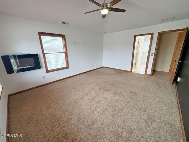 1404 Muirfield Drive, Bowling Green, OH 43402