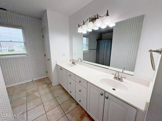 1404 Muirfield Drive, Bowling Green, OH 43402