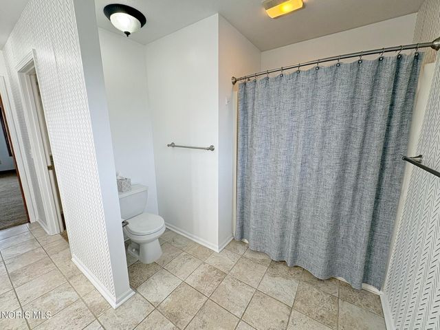 1404 Muirfield Drive, Bowling Green, OH 43402
