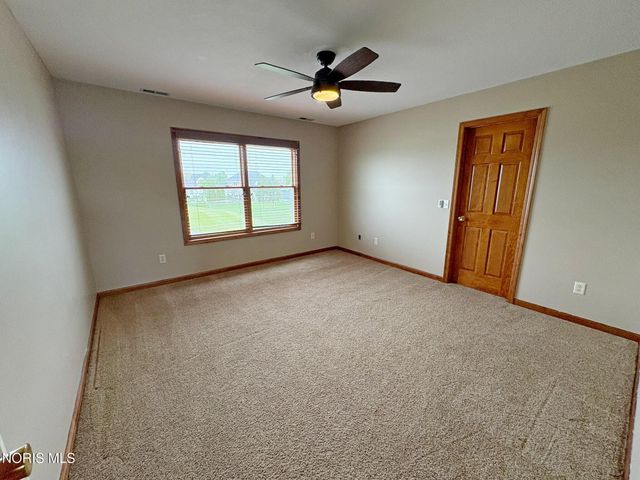1404 Muirfield Drive, Bowling Green, OH 43402