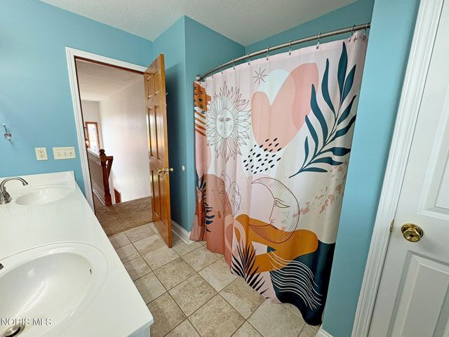 1404 Muirfield Drive, Bowling Green, OH 43402
