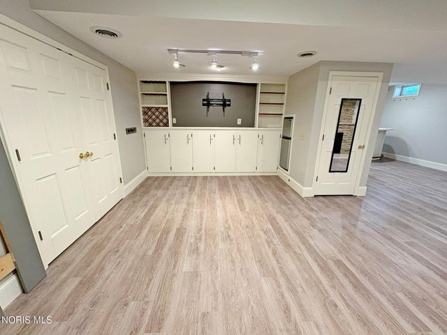 1404 Muirfield Drive, Bowling Green, OH 43402