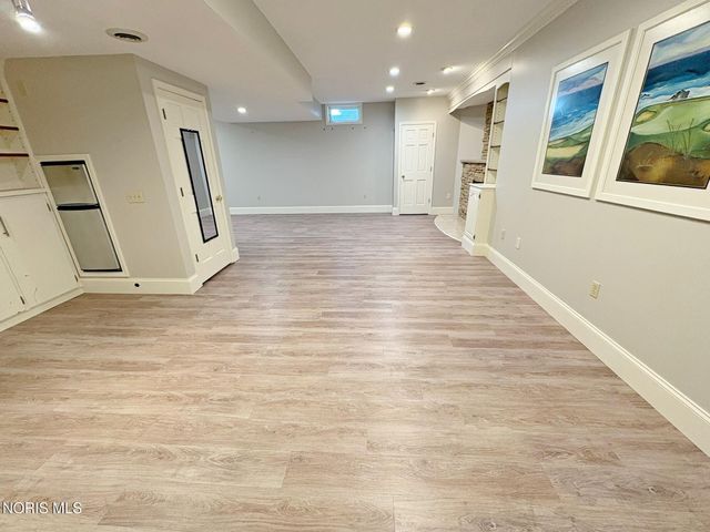 1404 Muirfield Drive, Bowling Green, OH 43402