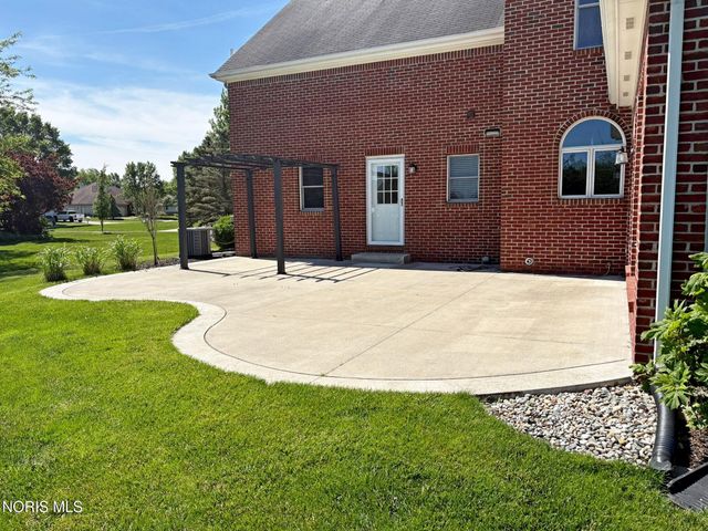 1404 Muirfield Drive, Bowling Green, OH 43402