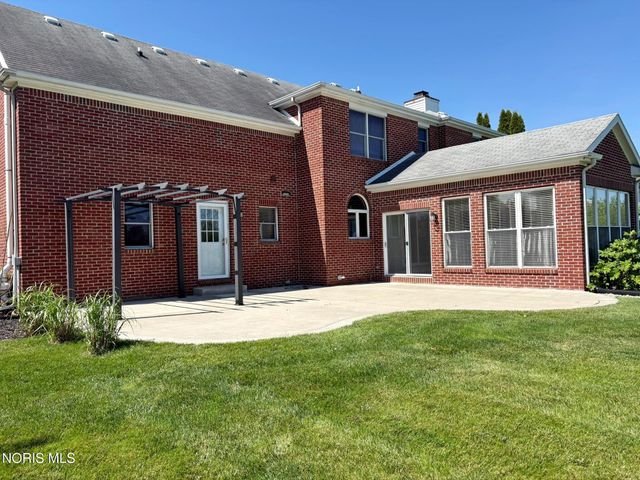 1404 Muirfield Drive, Bowling Green, OH 43402