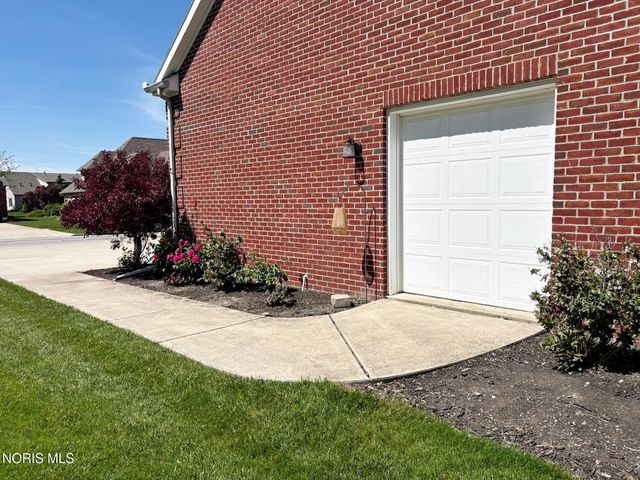 1404 Muirfield Drive, Bowling Green, OH 43402