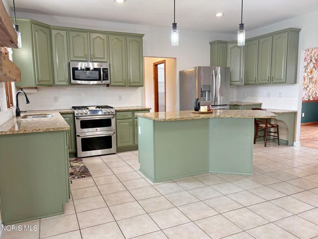 1404 Muirfield Drive, Bowling Green, OH 43402