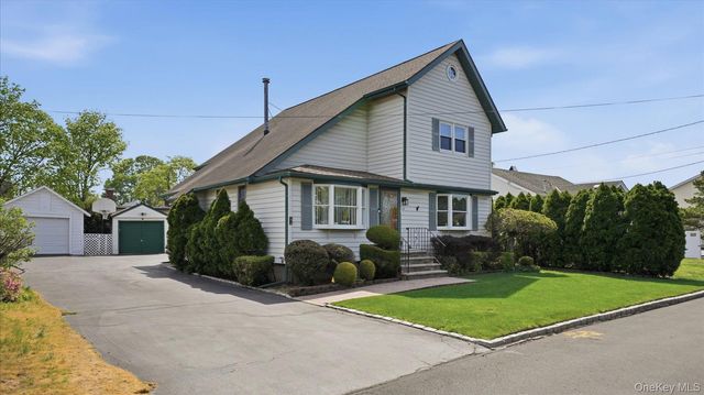 14 McCord Place, Bethpage, NY 11714