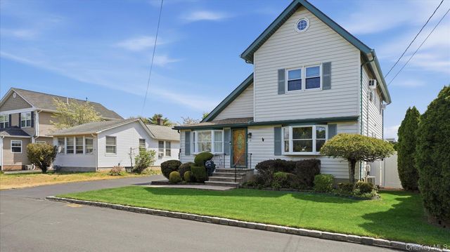 14 McCord Place, Bethpage, NY 11714