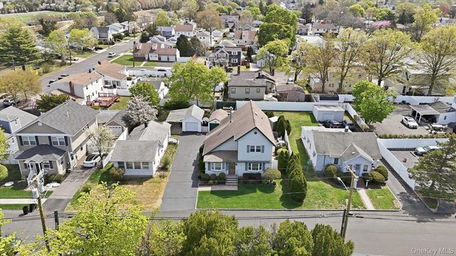 14 McCord Place, Bethpage, NY 11714