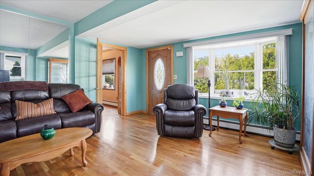 14 McCord Place, Bethpage, NY 11714