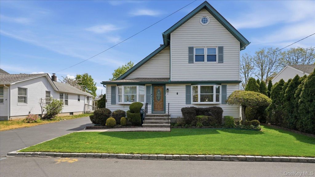 14 McCord Place, Bethpage, NY 11714