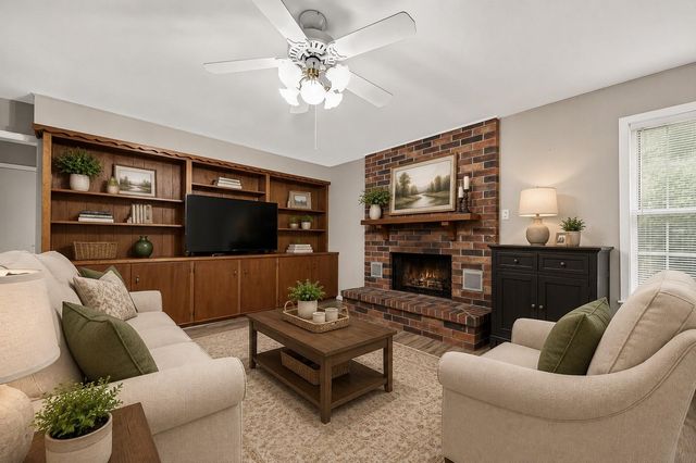 2002 Crestwood Drive, Richmond, TX 77469