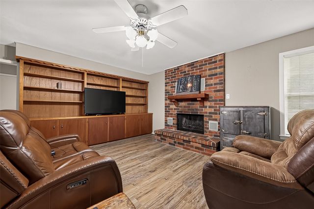 2002 Crestwood Drive, Richmond, TX 77469