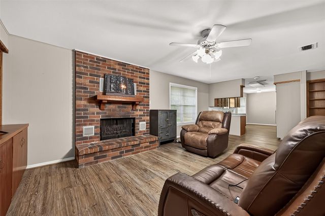 2002 Crestwood Drive, Richmond, TX 77469