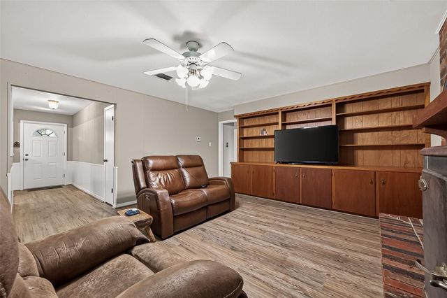 2002 Crestwood Drive, Richmond, TX 77469
