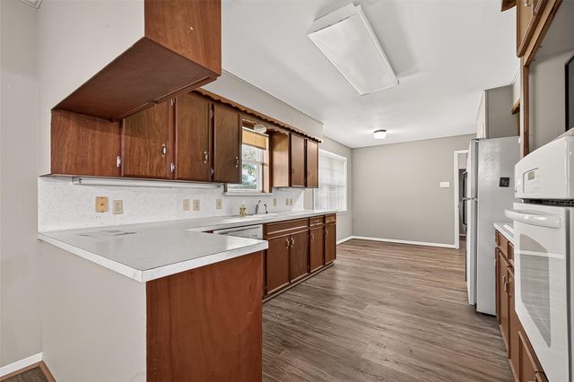 2002 Crestwood Drive, Richmond, TX 77469