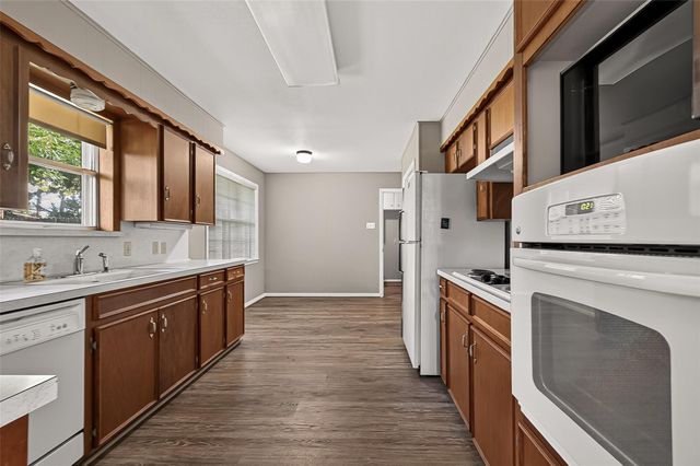 2002 Crestwood Drive, Richmond, TX 77469