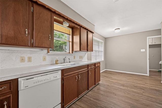 2002 Crestwood Drive, Richmond, TX 77469