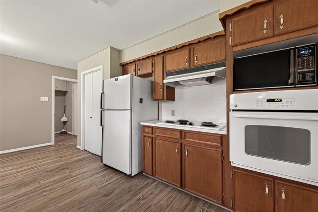 2002 Crestwood Drive, Richmond, TX 77469
