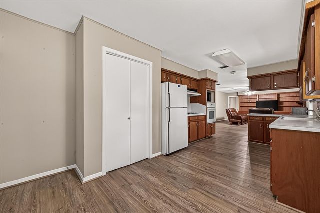2002 Crestwood Drive, Richmond, TX 77469