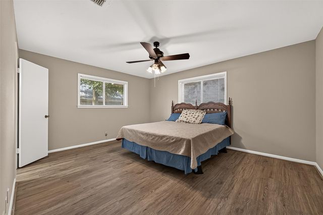 2002 Crestwood Drive, Richmond, TX 77469