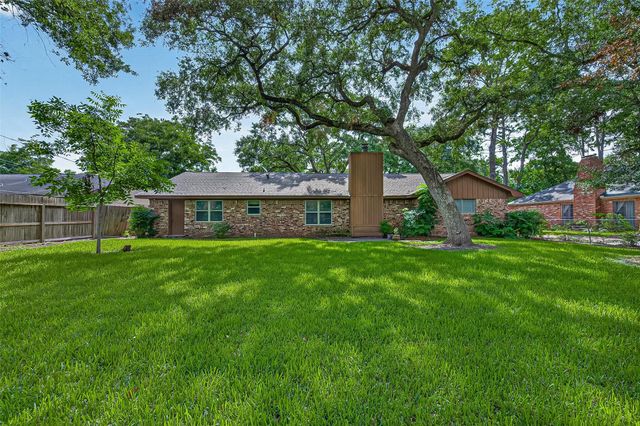 2002 Crestwood Drive, Richmond, TX 77469