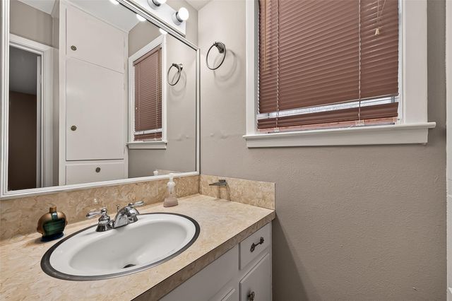 2002 Crestwood Drive, Richmond, TX 77469