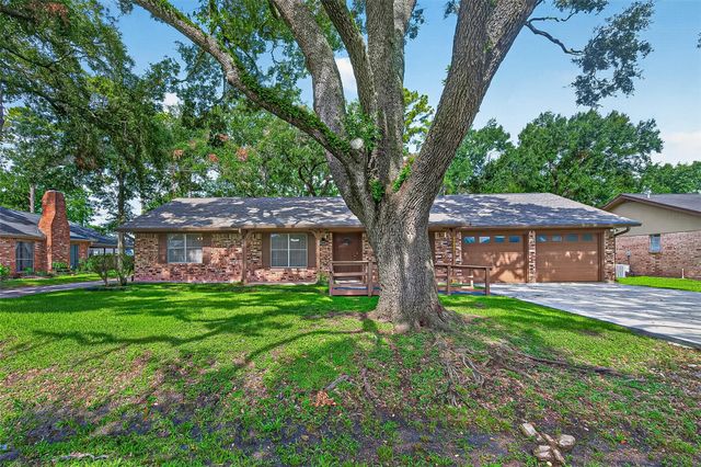 2002 Crestwood Drive, Richmond, TX 77469