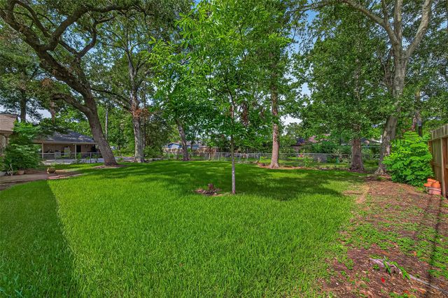 2002 Crestwood Drive, Richmond, TX 77469