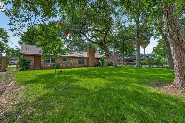 2002 Crestwood Drive, Richmond, TX 77469