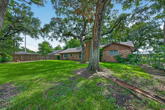 2002 Crestwood Drive, Richmond, TX 77469