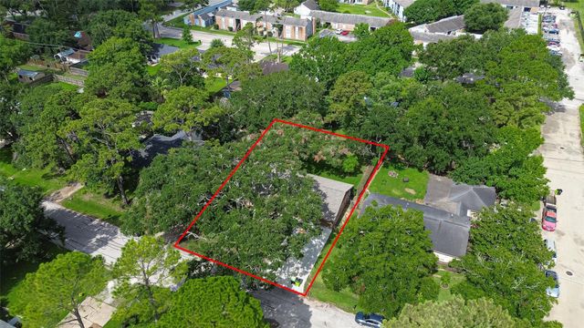 2002 Crestwood Drive, Richmond, TX 77469