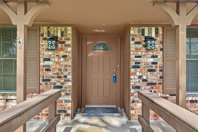 2002 Crestwood Drive, Richmond, TX 77469