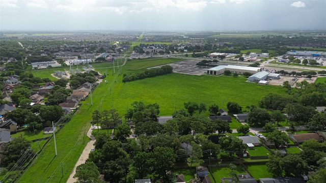 2002 Crestwood Drive, Richmond, TX 77469