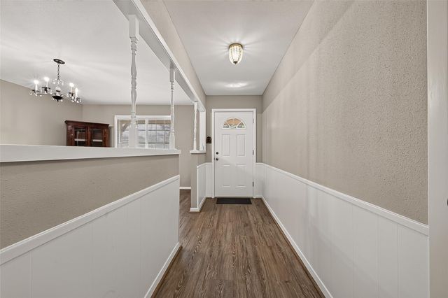 2002 Crestwood Drive, Richmond, TX 77469