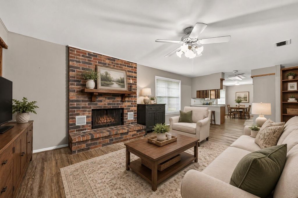 2002 Crestwood Drive, Richmond, TX 77469