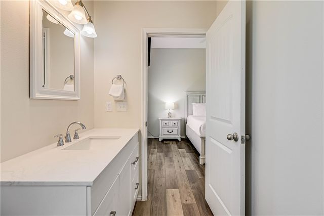 115 Paradise Dr, Rockport, TX 78382