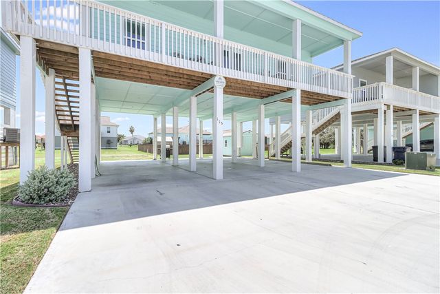 115 Paradise Dr, Rockport, TX 78382