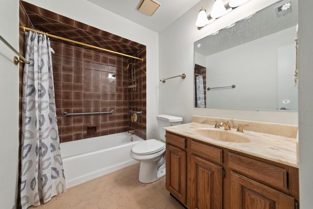 12912 Mill Drive E B2, Palos Park, IL 60464