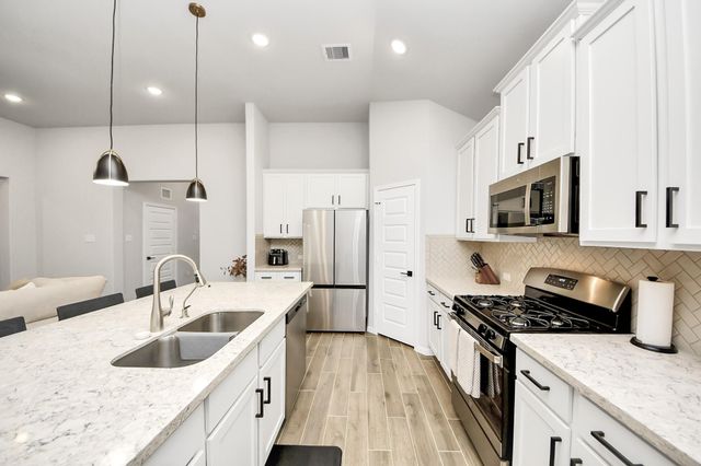 6618 Beacon View Drive, Baytown, TX 77521