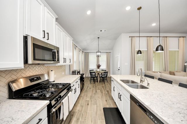 6618 Beacon View Drive, Baytown, TX 77521