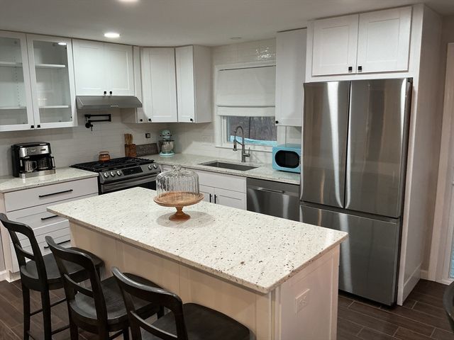 34 Pebble Path Ln, West Springfield, MA 01089