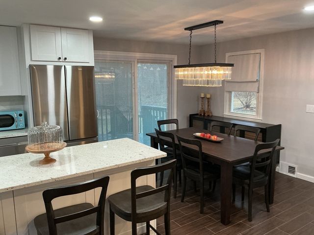 34 Pebble Path Ln, West Springfield, MA 01089