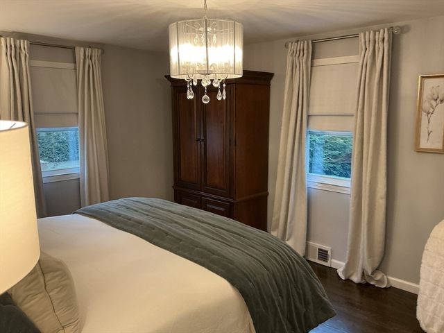 34 Pebble Path Ln, West Springfield, MA 01089