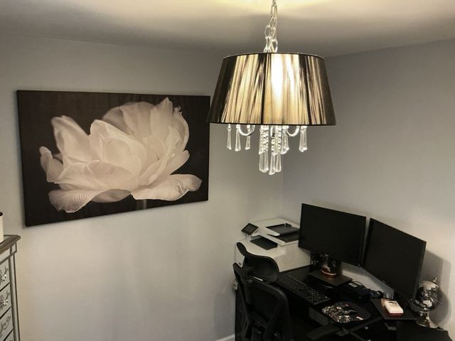 34 Pebble Path Ln, West Springfield, MA 01089