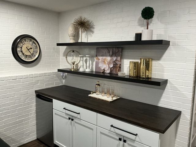 34 Pebble Path Ln, West Springfield, MA 01089