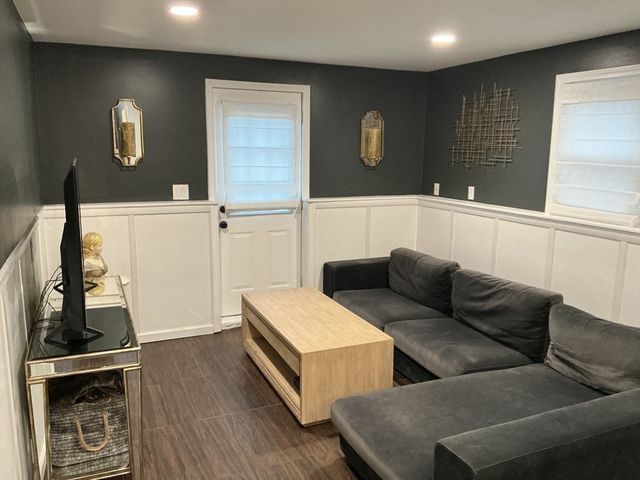 34 Pebble Path Ln, West Springfield, MA 01089